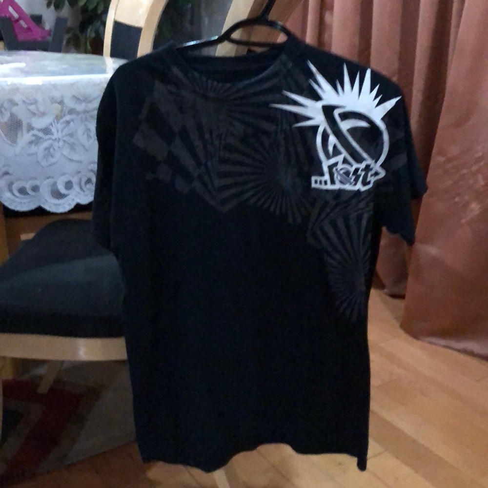 Lost tee medium used